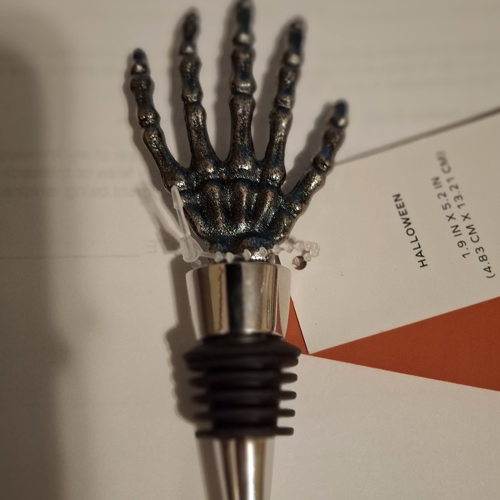Spooky Skeleton Hand Wine Stopper | Halloween Bottle Metal Stopper